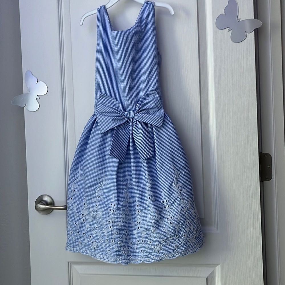 This color is plaid blue and white. The ends have a white design.